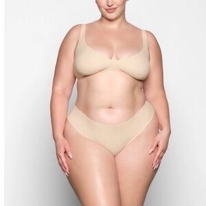 NWT SKIMS Naked Plunge Bra Clay Size S